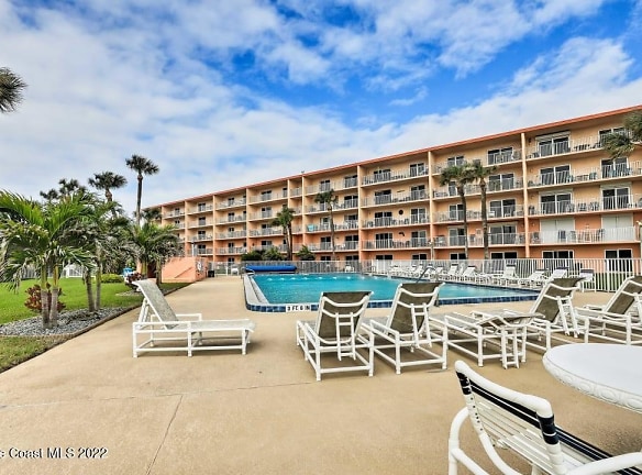 220 Young Ave #15 - Cocoa Beach, FL
