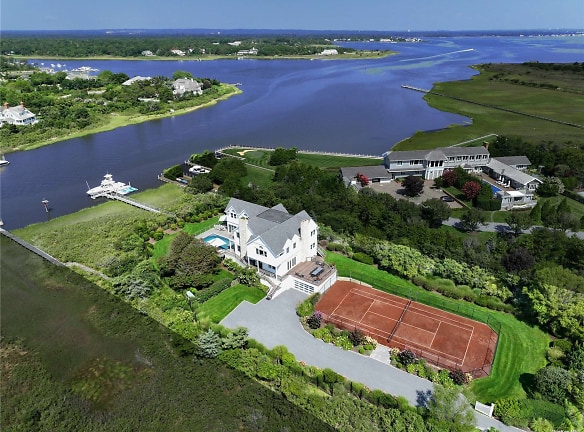 157 Dune Rd - Quogue, NY