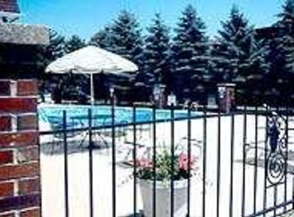 Kings Cove Pines And Hampton Place Apartments - Toledo, OH