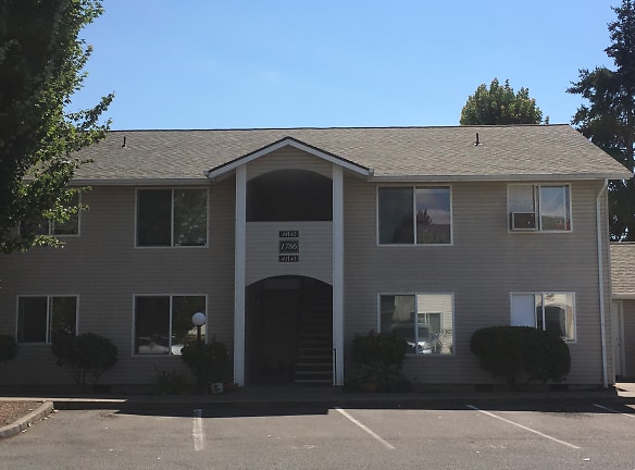 Columbus Village Apartments - Mcminnville, OR