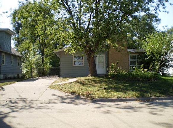 3129 10th St - Rockford, IL