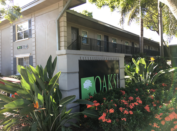 The Oaks On Azeele Apartment Homes - Tampa, FL