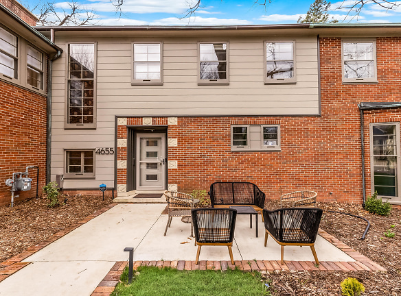 4655 N Wilshire Rd - Whitefish Bay, WI