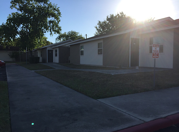 Salem Village Apartments Victoria Tx