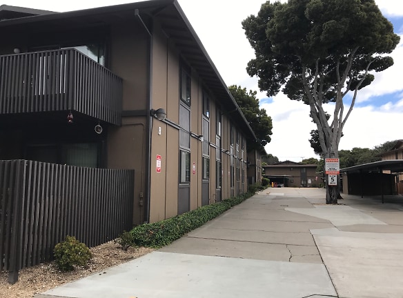 DELA VINA OAKS Apartments - Monterey, CA