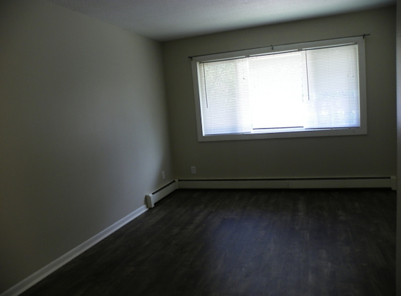 1465 Meadowview Dr unit 5 - Marion, IA