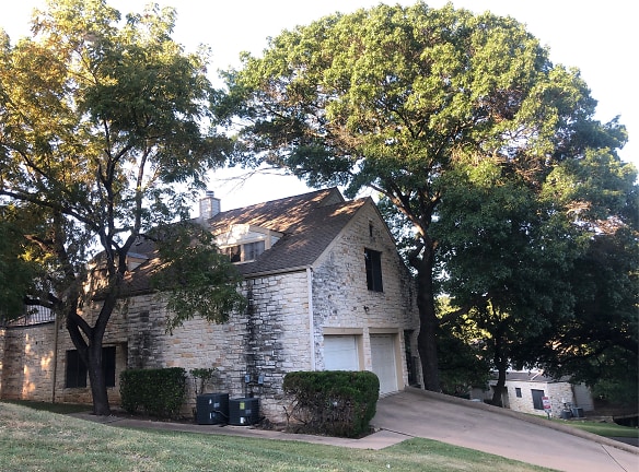Cherry Hill Townhomes Apartments - Austin, TX