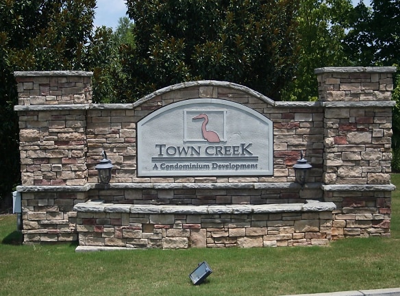 1309 Town Creek Cir - Greensboro, GA