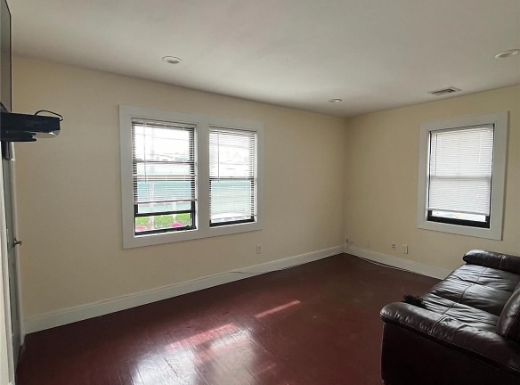 55 N Central Ave #2ND - Valley Stream, NY