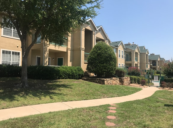Villas At Parkhaven Apartments - Sherman, TX