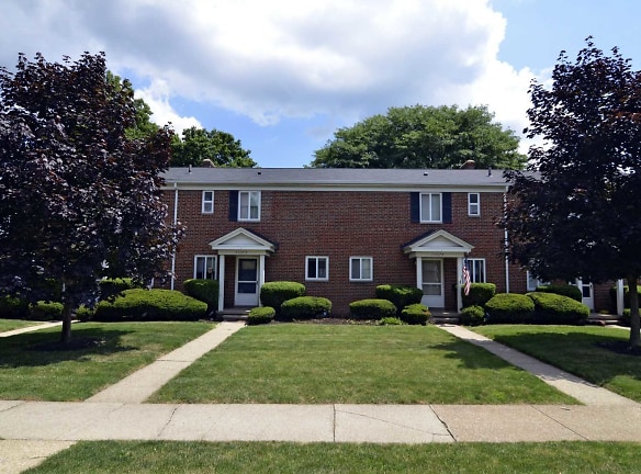 Lawn Village Apartments And Townhomes - Fairview Park, OH
