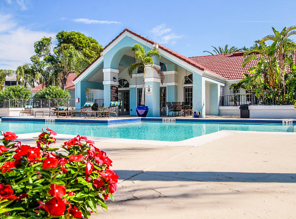 The Retreat At Vista Lake Apartments - Fort Myers, FL