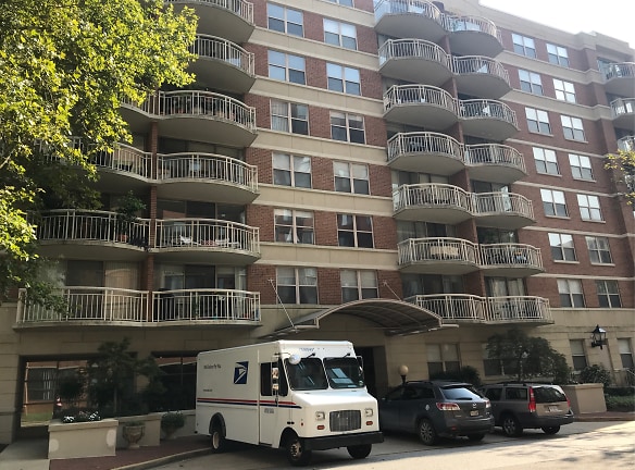 Braddock Place Condominiums Apartments - Alexandria, VA
