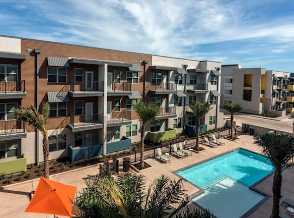 Urban Crest Apts