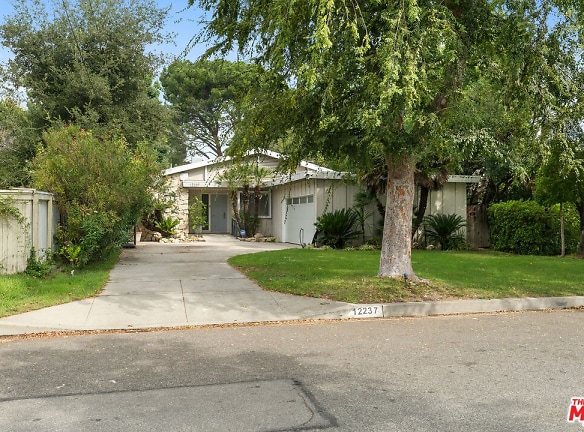 12237 Hesby St - Los Angeles, CA