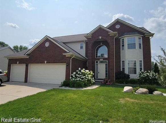 6797 Eckerman Dr - Troy, MI