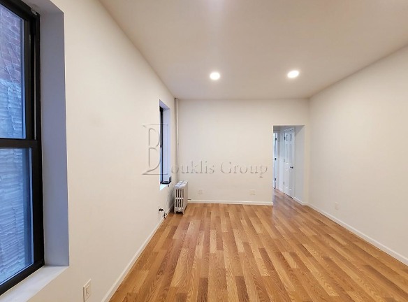 27-21 23rd St unit 1C - Queens, NY