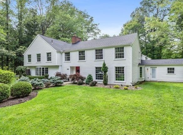 7129 Wilson Mills Rd - Gates Mills, OH