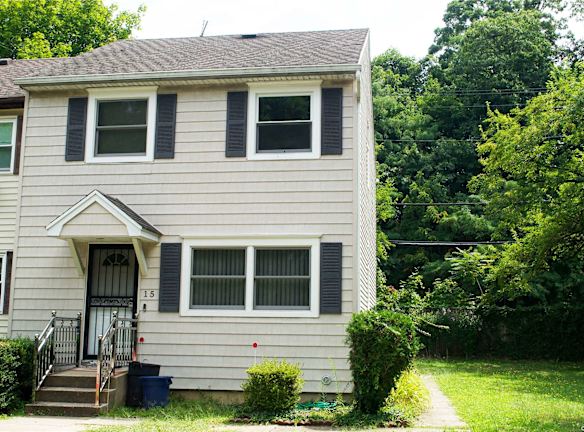 15 Orchard Ct - Roslyn, NY