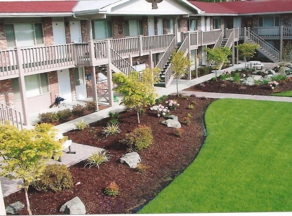 Highland Court Apartments - Tacoma, WA