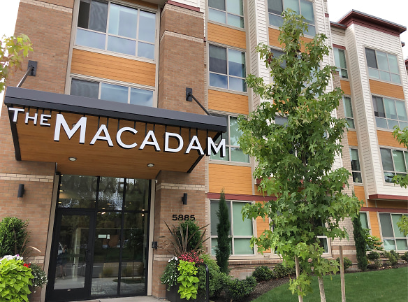 There Is No 5833. The Macadam Is At 5855 It's The Only One On The Block. Apartments - Portland, OR