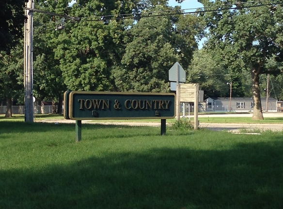 Town Country Apartments - Elkhart, IN