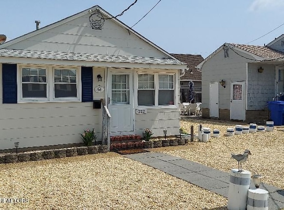 212 Dellmuth Ave - Seaside Heights, NJ