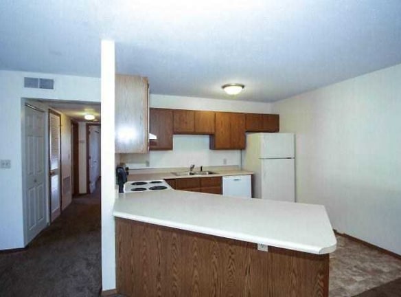 3004 Clearwater Apartments - Bloomington, IL