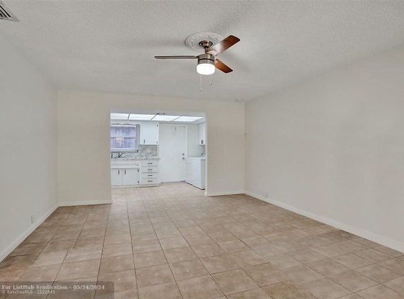 4240 NW 21st Ave #2 - Oakland Park, FL