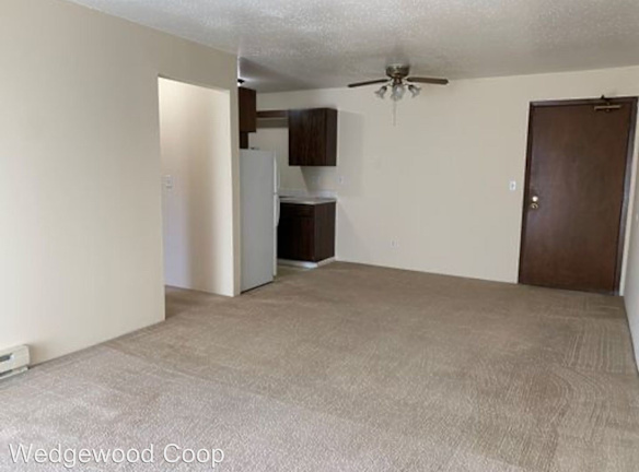 2555 - 2557 Wedgewood Rd Apartments - Des Moines, IA