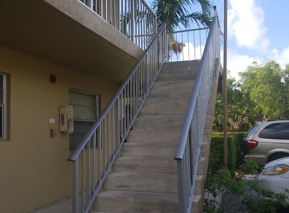 Alta Villa Gardens Apartments - West Palm Beach, FL