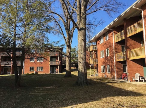 Town And Country Apartments - Bloomington, IN