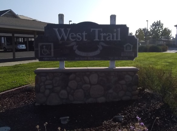 West Trail Apartments - Tulare, CA