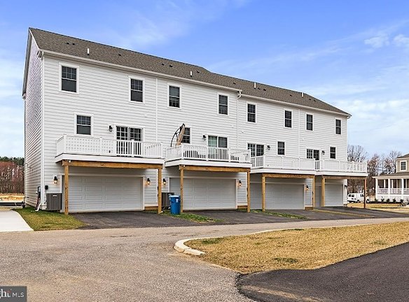 957 Lorewood Grove Rd - Middletown, DE