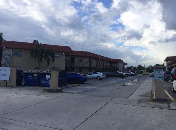 Okeechobee Villas Apartments - Hialeah, FL