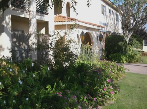Casa Monterey Las Brisas Apartments - Bellflower, CA