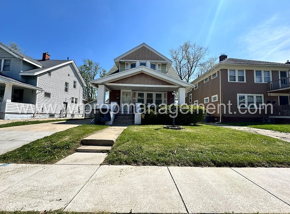 1716 Parkdale Ave - Toledo, OH