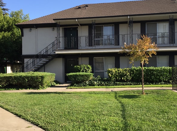 Villa De La Paix Apartments - Stockton, CA