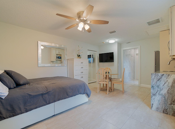 13660 Folkestone Ct #STUDIO - Wellington, FL