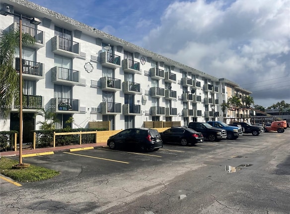 16450 NW 2nd Ave #109 - Miami, FL