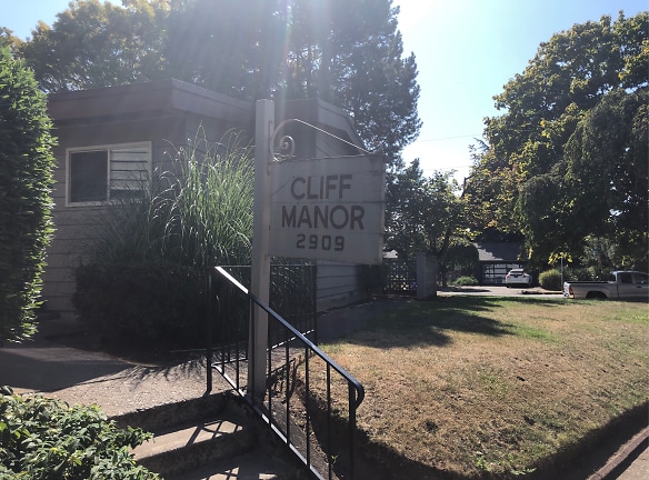 Cliff Manor Apartments - Portland, OR