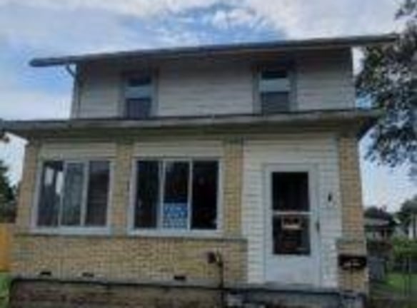 523 Neale Ave SW - Massillon, OH