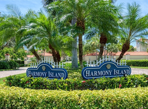 5060 Harmony Cir #208 - Vero Beach, FL