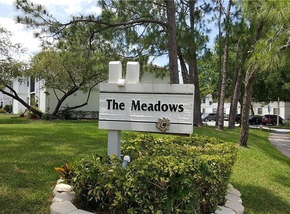 306 Meadow Ln - Oldsmar, FL