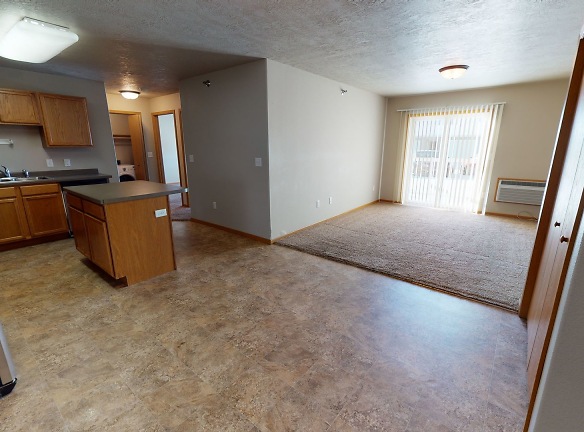 2100 33rd St NW - Minot, ND