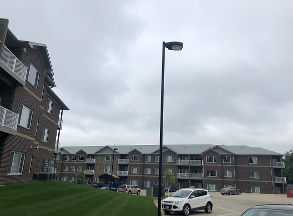 Cedar River Bluffs Apartments - Cedar Rapids, IA