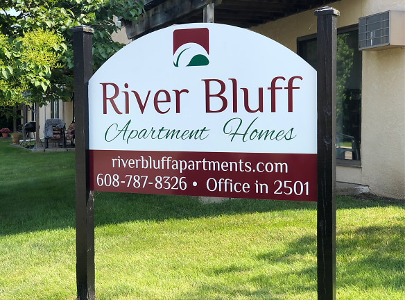 River Bluffs Apartment - La Crosse, WI