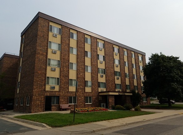 Woodmere Apartments - Buffalo, MN
