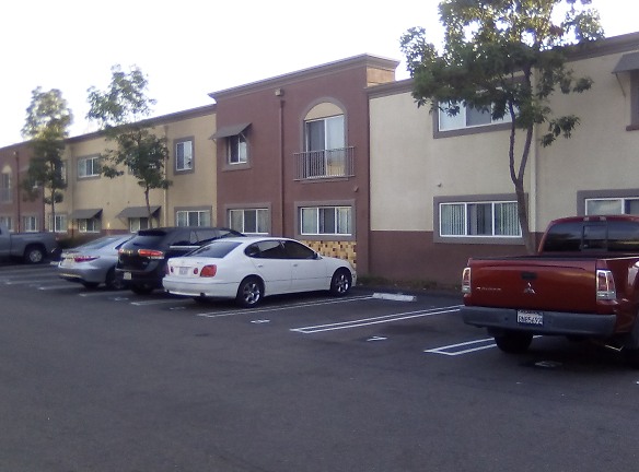 Oak Knoll Villas Apartments - Poway, CA