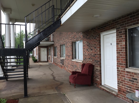 Bristol Court Apartment Homes - Griffith, IN